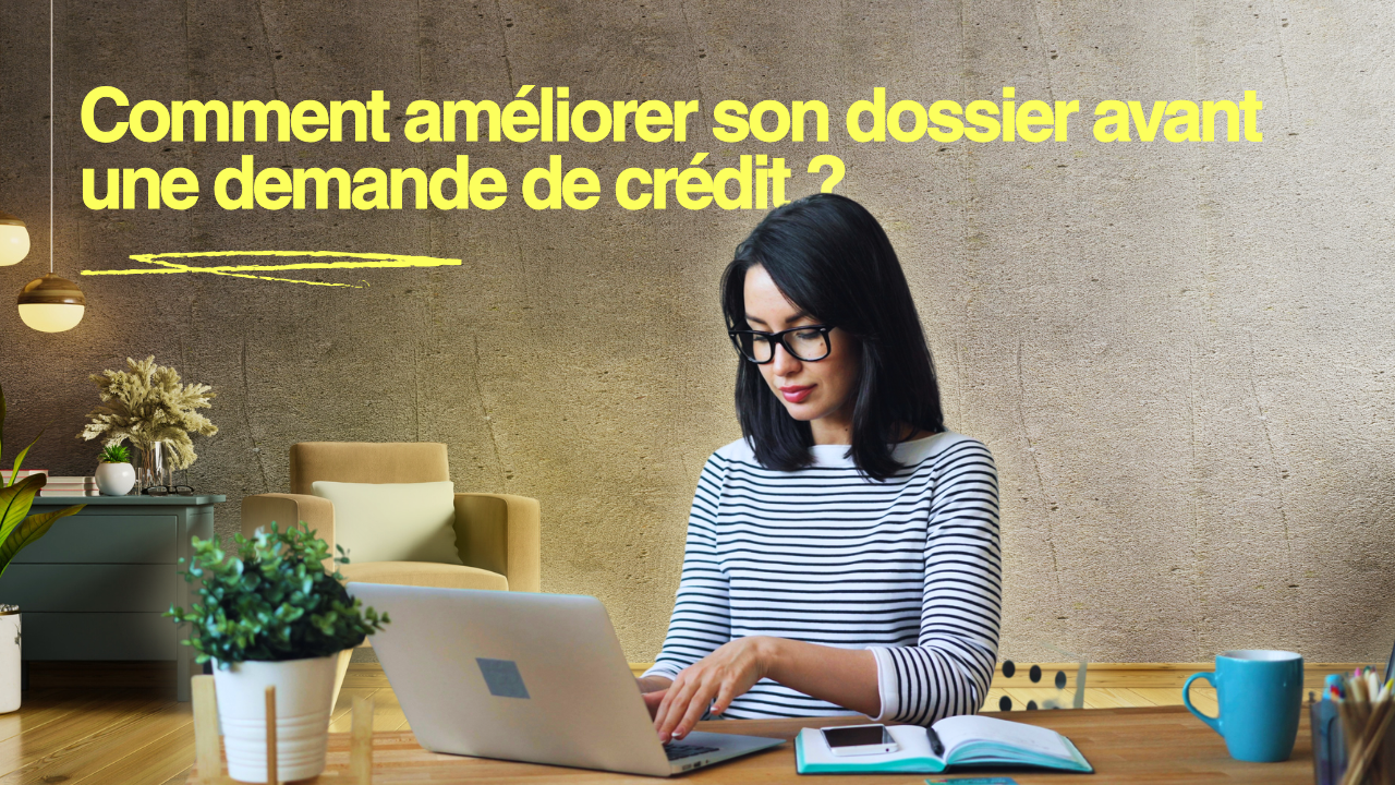 Personne préparant son dossier bancaire avant une demande de crédit afin d'augmenter ses chances d'obtenir un financement.